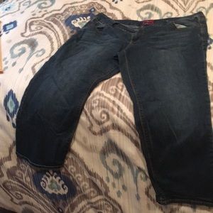 Torrid Capris